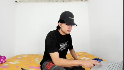 Snapshot of monky_0002 chatting on 05/21/26, 04:25 monky_0002 online show from 05/21/26, 04:25