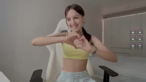 Snapshot of monnymoonn chatting on 10/23/25, 05:29 Mary online show from 10/23/25, 05:29