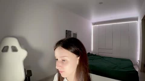 Snapshot of monnymoonn chatting on 10/30/25, 09:55 Mary online show from 10/30/25, 09:55