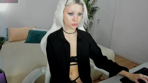 Snapshot of monro_doll chatting on 07/22/26, 09:23 MONRO online show from 07/22/26, 09:23