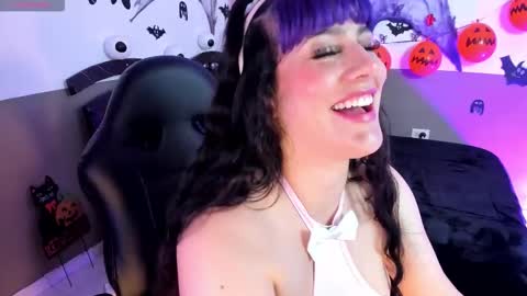 Snapshot of monse_luu chatting on 10/29/25, 05:10 Lu online show from 10/29/25, 05:10