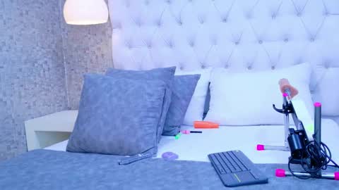 MonserratPeter online show from 12/03/25, 10:19