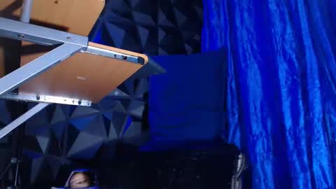 Snapshot of monster_huge_cock chatting on 09/17/25, 02:24 dorian online show from 09/17/25, 02:24