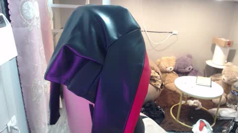 Snapshot of monstercockselfsuck chatting on 09/13/25, 02:39 ELYSE A SIMPLE GIRL online show from 09/13/25, 02:39