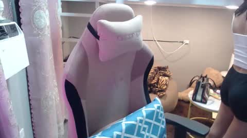 Snapshot of monstercockselfsuck chatting on 09/18/25, 11:23 ELYSE A SIMPLE GIRL online show from 09/18/25, 11:23