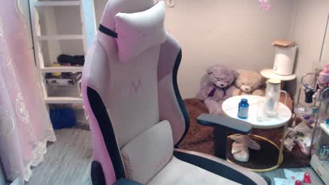 ELYSE A SIMPLE GIRL online show from 11/25/25, 10:37