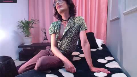 Linda Darling online show from 12/21/25, 07:26