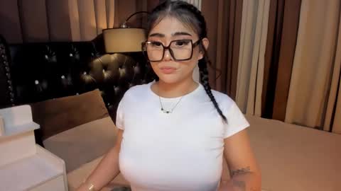 Snapshot of monstrouscockdivaontop chatting on 01/26/25, 03:25 Ruthie online show from 01/26/25, 03:25