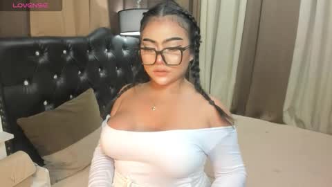 Snapshot of monstrouscockdivaontop chatting on 09/19/25, 05:02 Ruthie online show from 09/19/25, 05:02