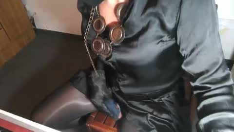 Snapshot of montero81 chatting on 04/23/26, 08:33 Sabrina online show from 04/23/26, 08:33