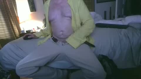 Snapshot of montrealpig chatting on 06/02/26, 01:35 pervy guy online show from 06/02/26, 01:35