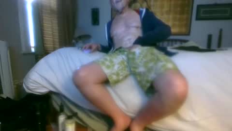 Snapshot of montrealpig chatting on 07/17/26, 09:08 pervy guy online show from 07/17/26, 09:08
