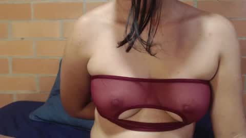 Snapshot of montserrat_jay chatting on 04/29/26, 01:48 Luisa online show from 04/29/26, 01:48