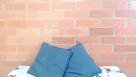 Snapshot of montserrat_jay chatting on 05/02/26, 02:44 Luisa online show from 05/02/26, 02:44