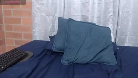 Snapshot of montserrat_jay chatting on 07/15/26, 12:43 Luisa online show from 07/15/26, 12:43