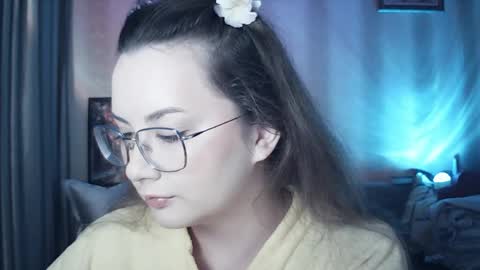 Snapshot of moodiemira chatting on 05/28/26, 07:00 moodiemira online show from 05/28/26, 07:00