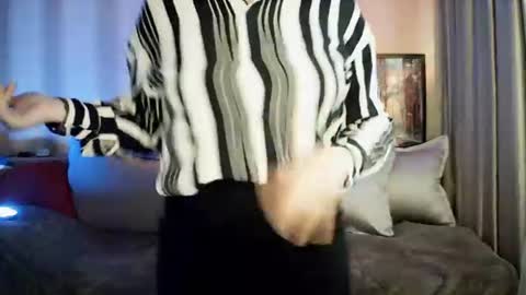 Snapshot of moodiemira chatting on 06/17/26, 05:47 moodiemira online show from 06/17/26, 05:47