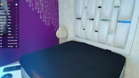 Snapshot of moom_ivy_ chatting on 07/06/26, 12:35 online show from 07/06/26, 12:35