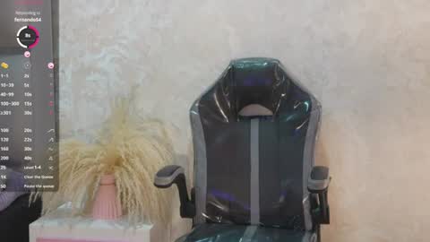 Snapshot of moom_ivy_ chatting on 07/13/26, 12:30 online show from 07/13/26, 12:30