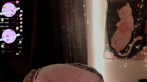 Snapshot of moon__girl chatting on 03/28/26, 06:29 Roxy online show from 03/28/26, 06:29