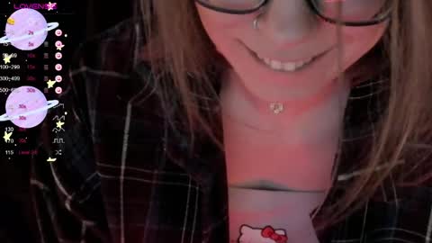 Snapshot of moon__girl chatting on 04/01/26, 08:17 Roxy online show from 04/01/26, 08:17