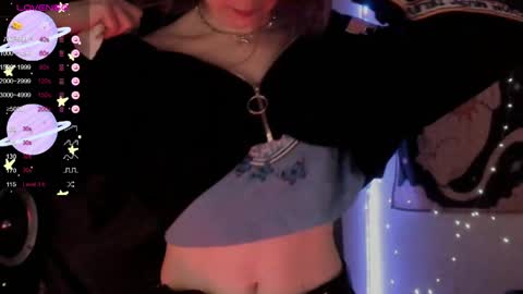 Snapshot of moon__girl chatting on 04/02/26, 07:11 Roxy online show from 04/02/26, 07:11