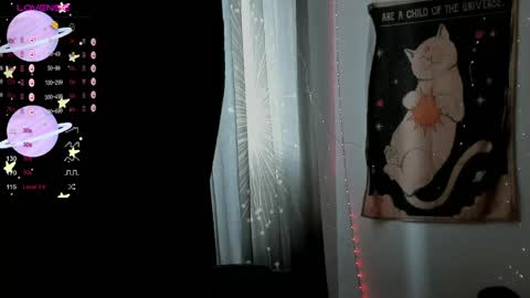Snapshot of moon__girl chatting on 05/20/26, 11:05 Roxy online show from 05/20/26, 11:05