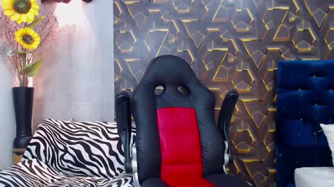 moon_and_fire_ online show from 11/06/25, 05:19