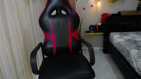 moon_and_fire_ online show from 11/10/25, 03:22