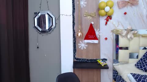 moon_and_fire_ online show from 12/05/25, 05:05