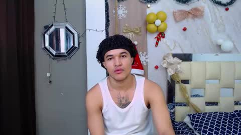 moon_and_fire_ online show from 12/21/25, 03:35