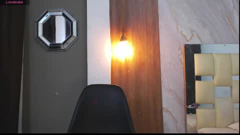 moon_and_fire_ online show from 04/26/26, 05:38