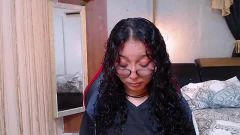 moon_and_fire_ online show from 04/28/26, 02:49