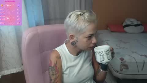 Snapshot of moon_cat85 chatting on 06/13/26, 12:14 Luna online show from 06/13/26, 12:14