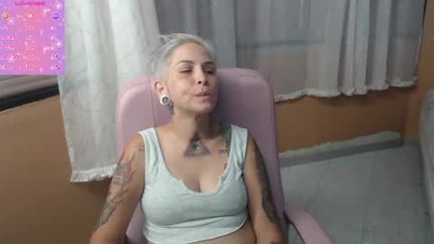 Snapshot of moon_cat85 chatting on 06/15/26, 03:03 Luna online show from 06/15/26, 03:03