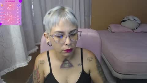 Snapshot of moon_cat85 chatting on 06/18/26, 02:54 Luna online show from 06/18/26, 02:54