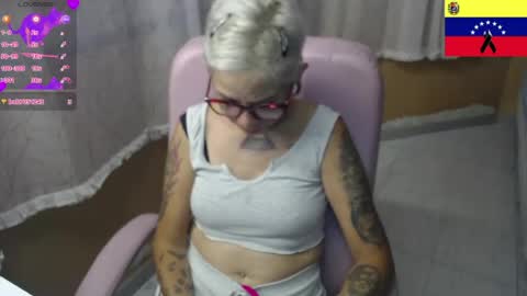 Snapshot of moon_cat85 chatting on 06/29/26, 01:55 Luna online show from 06/29/26, 01:55
