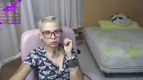 Snapshot of moon_cat85 chatting on 07/15/26, 12:32 Luna online show from 07/15/26, 12:32
