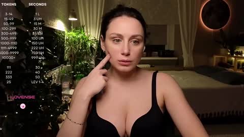 Luna  online show from 01/10/25, 03:37