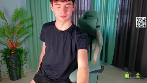 moon_gloww online show from 04/06/26, 04:46