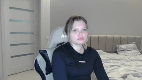 moon_lili online show from 03/21/26, 01:37