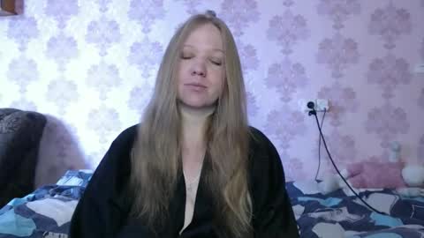 Snapshot of moon_linght000 chatting on 06/03/26, 06:05 moon_linght000 online show from 06/03/26, 06:05