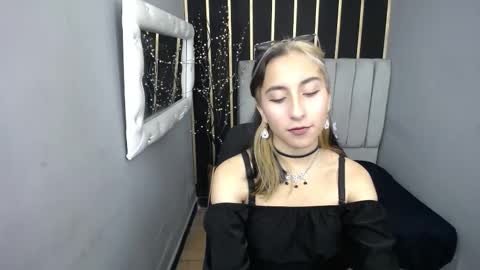 MOON SHUT online show from 03/05/26, 12:23