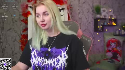 Emilia online show from 10/26/25, 09:04