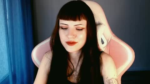 Snapshot of moon_velvet chatting on 05/06/26, 05:29 sophie online show from 05/06/26, 05:29
