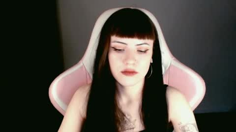 Snapshot of moon_velvet chatting on 05/15/26, 07:43 sophie online show from 05/15/26, 07:43