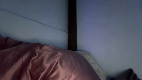 Snapshot of moona_luna21 chatting on 10/15/25, 02:55 moona_luna21 online show from 10/15/25, 02:55