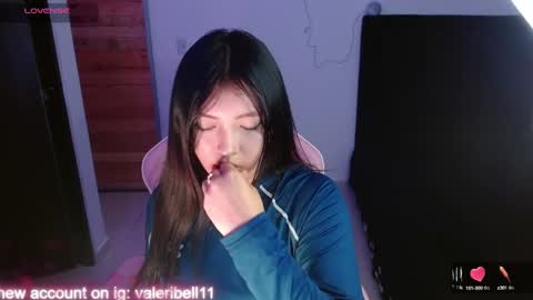 Snapshot of moonbella_bell chatting on 01/24/25, 03:32 bell online show from 01/24/25, 03:32