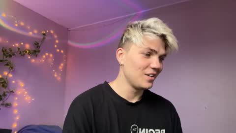 moonflamek online show from 12/21/25, 02:02