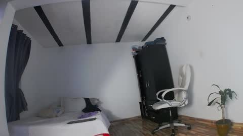 moonie_baddie31 online show from 02/25/26, 04:05